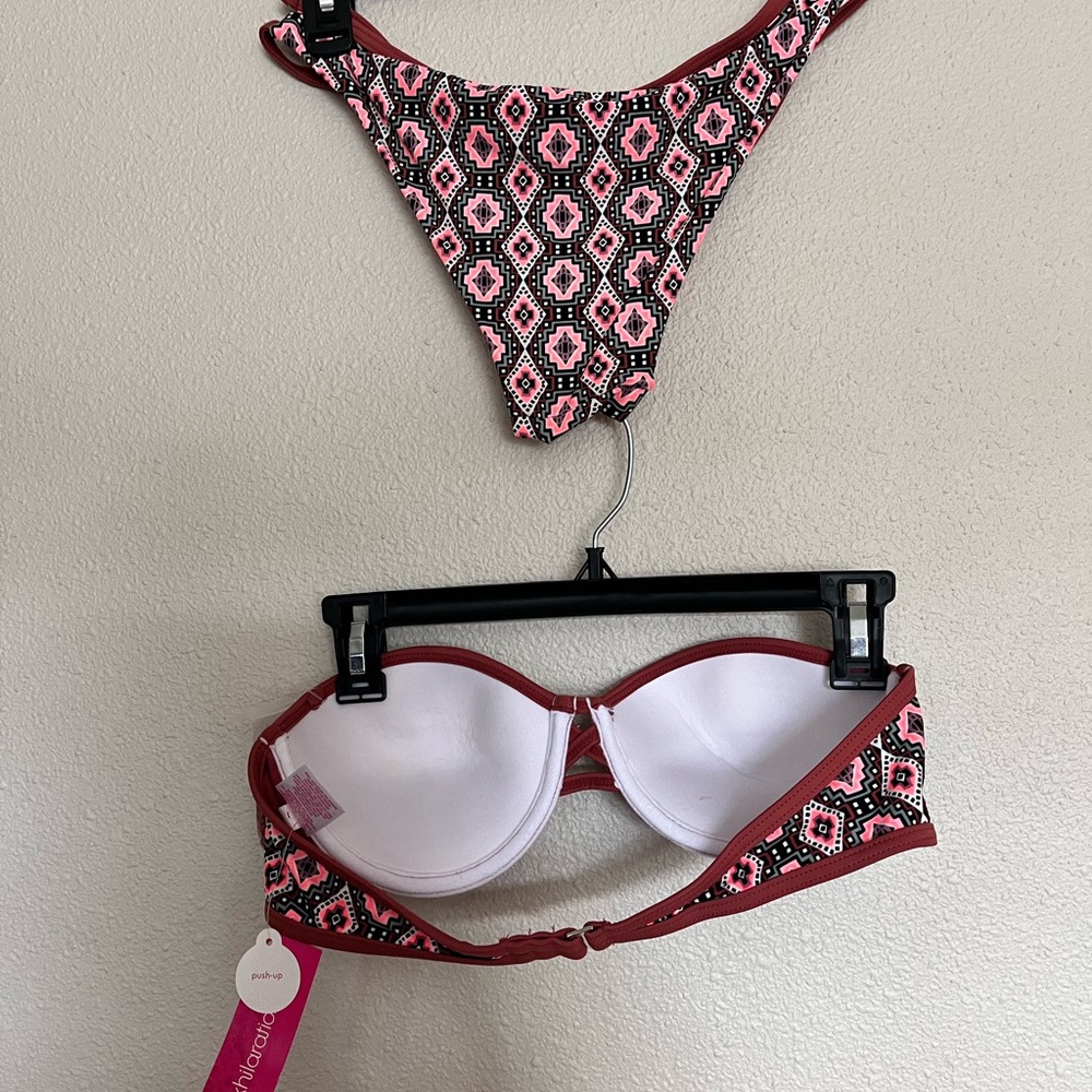 Bikini - Picture 2 of 3
